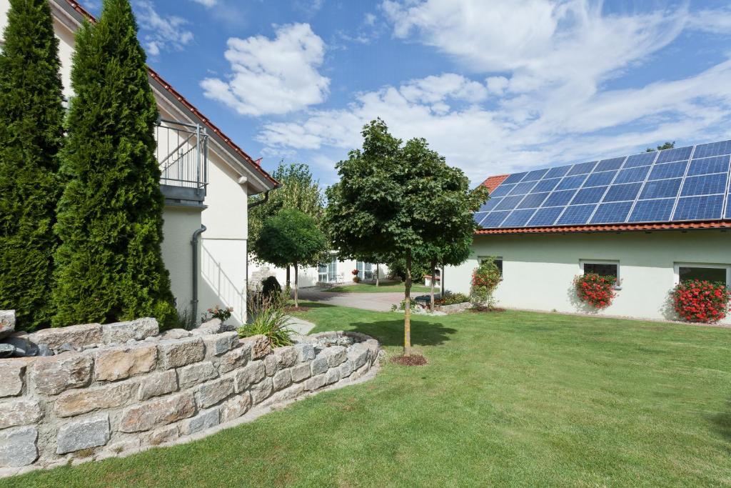 Engelhard Das Landhotel Garni Kirchheim am Ries Buitenkant foto